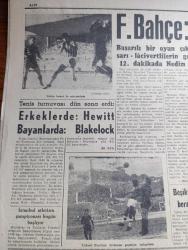 Cumhuriyet Gazetesi - 21 Ağustos 1961 - büyük değişikliğe doğru yazan Feridun Ergin Başmakale - Devlet bakanı Sıtkı Ulay'ın cumhuriyete beyanatı - 25 devletin Katıldığı 30. İzmir Enternasyonal Fuarı Dün törenle açıldı - İzmir fuarını Ticaret bakanı Mehmet Baydur açtı - Amerikan buğdayları geliyor - anayasa davası karar metninin kaleme alınması 15 gün sürecek - öncelikle görüşülecek olan orman kanunu tasarısı tamamlandı - salı günü Çanakkale ertesi gün de İstanbul boğazları altışar saat kapatılacak - 6. Uluslararası Kültür Festivali fotoğraf - Bin Kadar Katolik hacı oldu - kısa tarihinde tam altı defa yabancı işgali gören şehir Berlin yazan Hasan Ali Ediz - Berlin belediye reisi Willy Brandt'ın Kennedy'e  yolladığı mektup tahkikat konusu yapılıyor - İran şahı komünizme yenilmeyeceğini söyledi - Mersin rafinerisine ilk ham petrol dün geldi - Fenerbahçe 1 Partizan 0 fotoğraf - sonbahar konkurları başladı - Galatasaray 2 Hapoel 1 fotoğraf -  Can Bartu  dün idman yaptı - Metin Oktay sakat