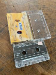 BİRİ BİZİ GÖZETLİYOR - KASET