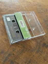 EMRE ALTUĞ - SENSİZ OLMUYOR - KASET