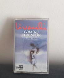 ZÜLFÜ LİVANELİ GÖKYÜZÜ HERKESİNDİR KASET. KONDİSYON YÜKSEK KOLEKSİYONLUK NADİR