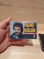 ORHAN GENCEBAY - YALNIZ DEĞİLSİN