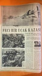 YEDİGÜN EDEBİYAT, FİKİR, SANAT, SİNEMA VE AKTÜALİTE RESİMLİ MECMUA DERGİSİ - SAYI: 24 - 25 AGUSTOS 1949 - ZİYA - HÜSAMETTİN GÜRELİ - NURİ - CAHİT ÖNEL - OSMAN COŞGÜL - NECDET ERGİN - MUSTAFA BATMAN - ERDAL BARKAY - MAHİR ARAS - YILMAZ OKTAY - DOĞAN ACARBAY - KEMAL HOROLU - AVNİ AKGÜN - RUHİ SARIALP - TURAN GÖKER - OKTAY KARAKULAK - RAGIT OETAR - KOC - HAKAN ZARAMAN - İLHAN TAGUEU - MUSTAFA ONCAN - MUHİTTİN AKIN - SETVAN TOKER - RAHİ BARSALP - GÜNER FİRİK - CELİL UÇARER - EMİN TOKGÖS - V. YÜCER - B. CENGİZ - SEDAT SIMAVI - TAHSİN ÖZTİN - FREUD - ADLER - WILLIAM SHAKESPEARE - LAURENCE OLIVER - BING CROSBY - RINE STEVENS - FOTOGRAFLA DÜNYA AKTUALİTESİ - MİLLİ ATLETİZM KARŞILAŞMALARINDA AVUSTURYALILARI YENDİK - KISKANÇLIK - KRONBORG ŞATOSUNDA MEŞHUR HAMLET'İN TEMSİLİ - KADINLAR ERKEKLERDEN DAHA FAZLA YAŞIYORLAR - IVA TOGURI D'AGIUNO - MARION STEIN - EARL OF HAREWOOD - GEORGE - PRINCESS ROYAL - HARRY S. TRUMAN - IRENE DUNNE - ERROL FLYNN - NORA EDDINGTON - DICK HAYMES - GERHARD A - 12 SAYFA