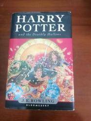 HARRY POTTER AND THE DEATHLY HALLOWS (FIRST EDITION)