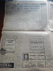 Cumhuriyet Gazetesi - 30 Birinciteşrin (Ekim) 1943 - gençliğin vazifesi yazan Nadir Nadi Başmakale - Milli Şef İsmet İnönü'nün hitabesi fotoğraf - millet içeride ve dışarıda her türlü emniyetin sağlam temellerini cumhuriyette buldu - dün İstanbul'da yapılan büyük geçit resminden fotoğraflar - yabancı memleketlerde cumhuriyetimizin yıldönümü tezahürlere vesile oluyor - Moskova Konferansı tam anlaşma ile bitti - Amerika Cumhur Reisi Roosevelt radyoda Bir Nutuk söylerken fotoğraf - İtalya'da savaşlar Almanlar müttefiklerin bir yarma teşebbüsünü durdurdu - Cemal Nadir Karikatür - İstanbul halkı dün büyük Bayramı kutlamak için sokaklara dökülmüştü fotoğraf - Müzeyyen Senar Işıl İstanbul gazinosunda - Fedailer Filosu Lale sinemasında - cumhuriyetin yirminci yılında üniversitemiz yazan profesör Ziyaeddin Fahri Fındıkoğlu - Aşkın Doğuşu yazan Peride Celal Yazı Dizisi - Kutlu Bayram yazan Burhan Felek - Safiye Ayla Muzaffer Güler Saime Güler Faide Yıldız Eski Novotni Safiye Salonunda - Radyo