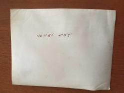 VEHBİ KOÇ'UN ORİJİNAL BÜYÜK BOY FOTOĞRAFI - 24 x 18 cm EBADINDA - VEHBİ KOÇ AÇIK ALANDAKİ BİR DAVETİYEDE KONUKLARLA SOHBET EDERKEN ÇEKİLMİŞ BİR KARE