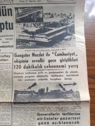 Cumhuriyet Gazetesi - 27 Ağustos 1961 - CHP kurultayı Yazan Nadir Nadi Başmakale - CHP 15. Kurultayında dün beklenen gürültü koptu - kurultayın dünkü toplantısında birbirlerine giren delegeler fotoğraf - gangster Necdet ile Cumhuriyet ekibinin evvelki gece giriştikleri 120 dakikalık cehennem yarışı fotoğraf - Cemal Gürsel dün sabah da Osman Bölükbaşı ile görüştü - cumhuriyetçi köylü millet partisinin 5. Büyük Kongresi bu sabah çalışmalarına başlıyor - generallerin terfilerine ait listeler pazartesi günü açıklanacak - Yeni Türkiye Partisi'nin Eyüp'te dualı aminli açılış töreni - İstanbul yeni bir radyoya kavuştu - Şişli Yenikapı  Troleybüs hattı - her şey değişiyor yazan Yaşar Kemal - Deniz Ağacı yazan Yaman Koray Yazı Dizisi - haftanın şakaları yazan Burhan Felek - Fenerbahçe 4 Kasımpaşa 3 - Milli Lig Zorlu başladı - İstanbulspor ile Karagümrük golsüz berabere kaldı - 1961 talebe oyunları - Birinci müzik festivali Erol Büyükburç İstanbul Hilton'da - Türkiye İş Bankası yıldönümü