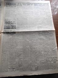 Cumhuriyet Gazetesi - 27 Ağustos 1961 - CHP kurultayı Yazan Nadir Nadi Başmakale - CHP 15. Kurultayında dün beklenen gürültü koptu - kurultayın dünkü toplantısında birbirlerine giren delegeler fotoğraf - gangster Necdet ile Cumhuriyet ekibinin evvelki gece giriştikleri 120 dakikalık cehennem yarışı fotoğraf - Cemal Gürsel dün sabah da Osman Bölükbaşı ile görüştü - cumhuriyetçi köylü millet partisinin 5. Büyük Kongresi bu sabah çalışmalarına başlıyor - generallerin terfilerine ait listeler pazartesi günü açıklanacak - Yeni Türkiye Partisi'nin Eyüp'te dualı aminli açılış töreni - İstanbul yeni bir radyoya kavuştu - Şişli Yenikapı  Troleybüs hattı - her şey değişiyor yazan Yaşar Kemal - Deniz Ağacı yazan Yaman Koray Yazı Dizisi - haftanın şakaları yazan Burhan Felek - Fenerbahçe 4 Kasımpaşa 3 - Milli Lig Zorlu başladı - İstanbulspor ile Karagümrük golsüz berabere kaldı - 1961 talebe oyunları - Birinci müzik festivali Erol Büyükburç İstanbul Hilton'da - Türkiye İş Bankası yıldönümü