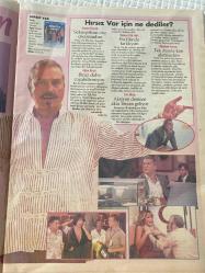 HÜRRİYET PAZAR GAZETESİ DOĞUM GÜNÜ HEDİYESİ- 23 OCAK 2005-Ferhan Şensoy - Asuman Dabak - Zeki Alasya - İlkay Saran - Rasim Öztekin - Necmi Yapıcı - Sinan Çetin - Alev Gezici - Feth Kantarci - Atça Tekindor - Oğuz Kutay - Taner Karadağlı - Juan Plasencia - Hilario Peña - Mehmet Ali Alabora - İpek Tuzcuoğlu - Cihat Tamer - Hakan Yılmaz - Frank Verwoort - Lilian Mehmado Ortega - Çağrı Türkkan - Güner Koray - Zafer Karyılmaz - Sertaç Erener - Patrick Charlot - Claire Michael - Jean Michel Vallet - Tayfun Güneyer - Alev Gezici - Gökhan Tuncel - Gamze Özçelik - Gülse Birsel - Mehmet Ali Erbil - Ezel Akay - Oğuzhan Tercan - Cem Yılmaz - Özkan Uğur - Ozan Güven - Rasim Öztekin - Safak Sezer - Cezmi Baskın - Mustafa Altıoklar - Derya Alabora - Sarp Apak - Neslihan Yeldan - Güven Kıraç - Kaan Ertem - Ayfer Düzkan - Ebru Sungur - Güngör Başar - Ata Demirer - Filiz Çağman - Bill Clinton  Şans Kapıyı Kırınca - Hırsız Var için ne dediler? - Seksapelimi öne çıkarmadım - Biraz daha coşabilirmişim -