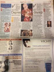 VATAN CAFE PAZAR GAZETESİ DOĞUM GÜNÜ HEDİYESİ - 22 EYLÜL 2002 -Ahmet Ümit - Ahmet Altan - Haşmet Babaoğlu - Haşmet Babaoğlu - Gani Müjde - Teoman - Kemal Derviş - Ahmet Ümit - Ahmet Altan - Zeynep Derviş - Tuğba Özay - Ebru Akel - Esin Moralıoğlu - Sibel Sezer - Prof. Dr. Cihat Tıraş - Semra Dündar - Engin Aksu - Semra Yücel - Semra Kalaycı - Muammer Ergenekon - Burak Kara - Emin Aydın - Cemil Sait - Thalia - Thalía Gabriela Sodi Miranda - Richard O’Brien - Rick Springfield - Hande Yener - Ben Hürman - Funda Arar - Serdar Ortaç - Yıldız Tilbe - Erol Köse - Avril Lavigne - Nek - Creed - Coldplay - Hooverphonic - Jackie Cane - Las Ketchup - Athena - Kadınlar Derviş’i neden seksi buluyor - Derviş’in sırrı - Teoman’la öpüşmek Arapça öğrenmek gibi - Edebiyatta büyük kutuplaşma - Yıldızların gizli Türkiye sığınağı - Orgazm yalanı açığa çıktı - Fight club’a dayak - Gerçekte ne düşünüyor - Seç bir tarz havan olsun - Aaa ben bu kızı dizide görmüştüm - Bakalım ne çıkacak bahtına - Yeni Albümler