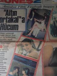Güneş 2 GAZETESİ-22 eylül 1985-Serpil Çakmaklı-Banu Alkan-Bülent Bilgiç-Cemal Serpil-Ahmet Coşmuştu-Gülhan Altan Alkan-Dilek Daner-Şemsettin Şahin Çok-İhsan Arpacı-Sağlam Rakıp-Canan Barlas-Enasuna Kıraç-Mehmet Barlas-Erol Aksoy-İnci Aksoy-Carl Valdes-Gitty Miras-Papari Amin Naser-Sedat Özdemir-Tülay Özdemir-Hayat Akduhan-Nisak-Hulusi Nil-Ülker Ateş-Gülşen İşen-Enico-Zuhal Ertemiz-Naciye Ertemiz-Hayri Deyzi Tan-Nuran Irmak Cutak-Gürdal Arslan-İnsel İmer-Oya Bentürk-Enver Eke-Nazan Eke-Ülkü Akçakoca-Uğur Gökşen-Necatttin Seyit Yılmaz-Naz Bozok-Cahit Bozok-Türkan Sabancı-Sakıp Sabancı-Vehbi Koç-Talip Emiroğlu-Cumhur Cazgır-Nezih İmer-Fusun Tulgar-Güzin Dinçkök-Tayfun İseri-Ayşin Göktürk İseri-Raif Dinçkök-Tomis İseri-Gönül Sadun Öztürk-Hikri Topsever-Nejat Tömer-Melahat Tömer-Bedrettin Dalan-Yüksel Dalan-Recep Ergun-Türkan Sabancı-Hülya Sözer-Sakıp Sabancı-Özkan Aslan-Canan İmer-Sümen Bentürk-Güven Biren-Turan Esener-Müjdat Ulusoy-Sabiha Esener-Cezmi Biren-Ruhat Bilktan-Nusret Kırca-Tayf