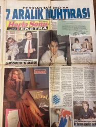 HAFTASONU GAZETESİ DOĞUM GÜNÜ HEDİYESİ - 11 ARALIK 1987 -Engin Şenkan-Atilla Olgaç-Gönen Bozbeyli-Meriç Sümen-Hüseyin Karadayı-Turgut Boralı-Fikret Hakan-Perran Kutman-Hakkı Kıvanç-Timuçin Caymaz-Kazım Kartal-Tahsin Yücel-Münir Özkul-Nurhan Nur-Zeynep Değirmencioğlu-Hamiyet Yüceses-Çolpan İlhan-Feridun Karakaya-Mücap Ofluoğlu-Hüseyin Peyda-Derya Arbaş-Hülya Koçyiğit-Nur Sürer-Rafet El Roman-Erkut Soyak-Aslı Pehlivanlar-Zehra Say-Kazım Taşkent-Fevziye Çamer-Ayşe Tunalı-Vahdet Vural-Cenk Koray-Uğur Tuncak-Yeşim-Ayön Üngül-Meral Güney-Fikret Ghoodhou-Tuba Önüden-Rıza Ağacak-Sibel-Nesrin Arkas-Ünüg Üntümer-Ayşegül Uzungü-Ayşe Büyüçınar-Banu Binak-Maria İlia Alaton-Rahmi Koç-Sabih Kanadoğlu-Leyla Yıldız-Tamer Yelken-Taylan Boroğlu-Meslin Moova-Nalan Moova-Müjgan Asena-Baha Okan-Neslihan Kandemir-Mine Kalpaklı-Metin Kalpaklı-Meral Fırat-Güngör Bayrak-Nevzat Aras-Güngör Bayrak-Sultan Betyahut-Ömer Betyahut-Leyla Gencer-Cem Gürdeniz-Ali Kabaş-Müjde Ar-Nigar Uluerer-Zeki Müren-Cüneyt Arkın-Atil