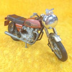 VINTAGE TRIUMPH TRIDENT MODEL MOTORSİKLET