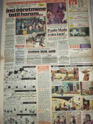 RENK GAZTESI DOĞUM GÜNÜ GAZETESİ  -12 Nisan 1985-İnci Çayırlı-Pembe Mutlu-Türkan Şoray-Cihan Ünal-Engin İnanç-Cüneyt Türel-Zeki Alasya-Alev Sezer-Fatoş Tunalı-Kenan Pars-Sevda Sezer-Kaya Sezer-Güven Kıraç-Müjdat Gezen-Mine Film-Burçak Evren-Francesco Rosi-Wim Wenders-Richard Burton-John Hurt-Suzanna Hamilton-Cüneyt Türel-Menderes Samancılar-Ayşegül Arsoy  İnci öğretmene tatil haram-Pembe Mutlu evden kaçtı-Kadın önce insan olmalı-Yılın sinema şöleni  Genç Kız Kalbi-Bastır Viking-Küçümen-Kont Şenil Ben-Red Kit-Beyaz Şövalye  Stan Drake-Dik Browne-Haslet Soyöz-Frank Ridgeway-Morris ve Goscinny