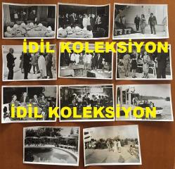 VEHBİ KOÇ'UN DÜZENLEDİĞİ YEMEKTEN ORİJİNAL 11'Lİ FOTOĞRAF SETİ - 18 x 12 cm EBADINDA - VEHBİ KOÇ TARAFINDAN DÜZENLENEN YEMEKLİ DAVETİYEDE SAYIN VEHBİ KOÇ BİR KAREDE YER ALIRKEN DİĞER KARELERDE KONUKLAR ve ORGANİZASYONUN YAPILDIĞI MEKAN ve BAZI KONUKLARIN GELİŞ SÜRECİNDEKİ KARELER GÖRÜLMEKTEDİR, 11 FARKLI FOTOĞRAFTAN OLUŞAN SET