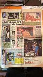 HAFTA SONU DERGİ, GAZETESİ -  SAYI: 240 - 29 AĞUSTOS 1971 - AJDA PEKKAN - GAMZE ÖZ - ADA PEKKAN - HÜLYA - SELİM SOYDAN - ÜMİT YAŞAR - TÜRKAN ŞORAY - FATMA GİRİK - MÜLYA KOÇYİĞİT - FERİ CANSEL - ARZU OKAY - ZUHAL AKTAN - ZİYA TAŞKENT - PARLA ŞENOL - ÖZTÜRK SERENGİL - SERPİL ÖRÜMCER - SELDA ALKOR - FATOS BALKIR - G. ÖZCAN - NURAY USLU - MÜZEYYEN SENAR - SAFTYE FİLİZ - ALTAN KARINDAŞ - CİĞDEM AYTAC - NEVİN PERE - ATIF YILMAZ - SADIK ŞENDİL - AYŞE SABA - ÇETİN TUNCA - YUSUF TUNÇ - REMZİ ÖZCAN - MADELIN SMITH - YILDIRAY ÇINAR - RAQUEL WELCH - PATRICK CURTIS - MEDİHA SEN - NEJAT ÖZBEK - RÜÇHAN ÇAMAY - SOPHIA LOREN - CARLO PONTI - GRETA GARBO - JANE FONDA - HENRY FONDA - JANETTE CAROLL - LEYLA BAY - CONEL ÜNAL - TASAR MALKO - 8 SAYFA
