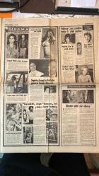 HAFTA SONU DERGİ, GAZETESİ -  SAYI: 240 - 29 AĞUSTOS 1971 - AJDA PEKKAN - GAMZE ÖZ - ADA PEKKAN - HÜLYA - SELİM SOYDAN - ÜMİT YAŞAR - TÜRKAN ŞORAY - FATMA GİRİK - MÜLYA KOÇYİĞİT - FERİ CANSEL - ARZU OKAY - ZUHAL AKTAN - ZİYA TAŞKENT - PARLA ŞENOL - ÖZTÜRK SERENGİL - SERPİL ÖRÜMCER - SELDA ALKOR - FATOS BALKIR - G. ÖZCAN - NURAY USLU - MÜZEYYEN SENAR - SAFTYE FİLİZ - ALTAN KARINDAŞ - CİĞDEM AYTAC - NEVİN PERE - ATIF YILMAZ - SADIK ŞENDİL - AYŞE SABA - ÇETİN TUNCA - YUSUF TUNÇ - REMZİ ÖZCAN - MADELIN SMITH - YILDIRAY ÇINAR - RAQUEL WELCH - PATRICK CURTIS - MEDİHA SEN - NEJAT ÖZBEK - RÜÇHAN ÇAMAY - SOPHIA LOREN - CARLO PONTI - GRETA GARBO - JANE FONDA - HENRY FONDA - JANETTE CAROLL - LEYLA BAY - CONEL ÜNAL - TASAR MALKO - 8 SAYFA