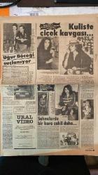 HAFTA SONU DERGİ, GAZETESİ -  SAYI: 2 - OCAK 1984 - FİLİZ AKIN - LEMAN AKIN - SAMİ BADARAN - VEDAT ARAZ - ZEKİ MÜREN - KADİR İNANIR - TARKAN - HÜLYA AVŞAR - TÜRKAN ŞORAY - HÜLYA YİĞİTALP - EMEL SAYIN - MÜJDE AR - YAPRAK - NAZAN ŞORAY - HÜLYA SÜER - MUAZZEZ ABACI - ZEKİ YURTBAŞI - SELÇUK URAL - KIBARIYE - NAZİKİYE - SEYYAL TANER - NAZAN SORAY - VEDAT ARAZ - RIZA ÖZİ - LALE - MERAL - MAHMUT - AHMET BİNGÖR - VEYSEL ALAY - ESİN TİMER - FAN BİNGERİE - ERKAN ÖRENMAN - HAKAN URAL - ZUHAL UZUN - SÜREYYA IŞINAY - FUAT - SELAMİ ŞAHİN - DİDEM ŞAHİN - LİDER ŞAHİN - AYŞEGÜL ALDİNÇ - NILHAN AYDIN - DENİZ AKEL - OSMAN BAŞOĞLU - YAĞMURDERELİ - LEYLA ADA - NAZIM DURAK - ÖZLEM SELANİK - 10 SAYFA
