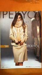 HAFTA SONU SOSYETE VE MAGAZİN DERGİSİ -  SAYI: 2001/44 - 31 EKİM 2001 - ÇAĞLA ŞİKEL - KENAN İMİRZALIOĞLU - MEHMET AKİF ALAKURT - ŞENAY AKAY - BEYAZIT ÖZTÜRK - ERKAN ÖZERMAN - AYDAN ŞENER - ATİLLA SARAL - KADİR - TARIK - HÜLYA AVŞAR - AJDA PEKKAN - BÜLENT ERSOY - SEDA SAYAN - SALİH KEÇECİ - BARIŞ KOCAOĞLU - MÜBECCEL ÇAKIR - EROL ÇAKIR - HASAN ÖZDEMİR - ŞULE ÖZDEMİR - ÜLKÜ OKE ADATEPE - LINA MARGURATO - HAKAN ELYABAN - IREN KARKASON - TERİ KARKASON - HÜLYA TOPOĞLU - MURAT TOPOĞLU - BERRİN GECEER - MEHMET ÇAKAR - NİLGÜN KEÇİLİ - DİDEM TASLAN - NESLİHAN KOZANOĞLU - AHMET KOZANOĞLU - BİRNUR GAZİOĞLU - SELİM GAZİOĞLU - BEGÜM GAZİOĞLU - ESİN MARAŞLIOĞLU - CEMİL İPEKÇİ - FERDA İPEKÇİ - KENAN İPEKÇİ - MÜJDE TUNAMAN - MEHTAP DEMİRCİOĞLU - BİRSEN ADANIR - AHMET ETHEM - GÖKALP ÖKTEN - LİZET NAVON - SEZEN AKSU - BENDENİZ - EBRU GÜNDEŞ - SERAP ACAR - GÜLBEN ERGEN - ZEKİ MÜREN - YILMAZ MORGÜL - MÜZEYYEN SENAR - SİBEL CAN - EMEL SAYIN -    68 SAYFA