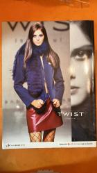 HAFTA SONU SOSYETE VE MAGAZİN DERGİSİ -  SAYI: 2001/37 06 EYLÜL 2025 SİBEL CAN - REHA SÜREN - FUNDA GÜNGÖR - FARUK SÜREN - SEMAL ERDOĞAN - SEMA HANIM - DENİZ MURATHANOĞLU - MURAT MURATHANOĞLU - SEZEN AKSU - CEM BABA - ASUMAN KRAUSE - MURAT MISIRLI - SERKAN ŞEDELE - SERKAN YAZICI - GÖNÜL YAZAR - KAYA OLGAR - BORA MERİÇ - RENÇ KOÇİBEY - SEBEN KOÇİBEY - ENGİN KOÇ - ELİNA - SALİH KECE - SEMRA ÇELİK - ESER ÜLKEALAN - ŞEREF ATAK - NEVGÜN ATAK - EDA ATAK - KAMİL KEHALE - MİNE HANIM - MİNA KEHALE - TUFAN ILICA - PINAR AKPINAR - YILDIRIM DEMİRÖREN - REVNA HANIM - ERDOĞAN DEMİRÖREN - NECMETTİN ELİYEŞİL - MARIA HAN - MELİSSA ELİYEŞİL - ÜLKAN DELİKAN - NİLGÜN DELİKAN - BÜLENT KAY - SİM YENER - SAVAŞ YENER - MURAT SAYGI - BERİL SAYGI - SUZAN GÜREL - NİLAY ÖDENBAY - MERAL ALOĞLU - MELAL ALOĞLU - VEDAT ALOĞLU -    68 SAYFA