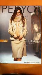 HAFTA SONU SOSYETE VE MAGAZİN DERGİSİ -  SAYI: 2001/40 3 EKİM 2001 HÜLYA AVŞAR - TARKAN - İSMAİL TEVETOĞLU - ALİ TEVETOĞLU - RÜCHAN ADLİ - YAĞMUR ADLİ - ATEŞ ÇELİK - ÖZER AHISKA - BARIŞ KOCAOĞLU - HAKAN ÖZTÜRK - AYLIN CANDAŞ - ÖZBEN ÖNAL - NAZİRE DEDEMAN - İLKER İNANOĞLU - MURAT ŞAHİN - KAAN KOPUZ - KEMAL ALİ - SERHAT KOÇ - MÜGE KOÇ - KEMAL KOÇ - ÇAĞDAŞ KARASU - YEŞİM TAN - MÜGE CİNMEN - MELEK YARGICI - RİFAT DEDEMAN - AYŞE HOTİÇ - ARİ ACIMAN - ABDULLAH OĞUZ - SABİ TOTAH - İZZET ÇAPA - ŞEHNAZ ÇEHRELİ - BUKET TAŞDELEN - İNCİ GAZİOĞLU - HAYRETTİN TAŞDELEN - SELİM GAZİOĞLU - BINNUR GAZİOĞLU - SEVİL TUNCER - CELAL ÇAPA - ŞEBNEM ÇAPA - NURSEN GÜNDÜZ - ÇİĞDEM GÜNDÜZ - ROZE KAR - LARA ACIMAN - TANSEL İSMAİL AKKAYA - FIGEN ERMAN - YASEMİN KAMHİ - CEFI KAMHİ -    68 SAYFA