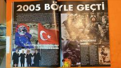 ALEM DERGİSİ -  SAYI: 2005/52 ARALIK 2005 MUSTAFA SARIGÜL - AYLİN SARIGÜL - GEORGE BUSH - SADDAM HÜSEYİN - UDAY HÜSEYİN - KUSAY HÜSEYİN - URSULA PLASSNIK - JACK STRAW - TAYYİP ERDOĞAN - HALUK DEDA - GAZİ YAŞARGİL - GWEN STEFANI - JESSICA SIMPSON - NICK LACHEY - CELAL ÇAPA - ŞEBNEM ÇAPA - EMRE ÇAPA - GÜLDEN BÜYÜKUÇAK - ZEYNEP MADRA - STELLA KANT - GAVIN ROSSDALE - CHRISSAFLE - GÜLDEN HANIM - YASEMİN KAMHİ - TİLDA TEXMAN - MİNE KEHALE - KAMİL KEHALE - ASLİ KEHALE - MELİS PEREZ - BURHAN KARAÇAM - LALE ERGİN - M. BÜLENT ERGİN - CEYLAN PİRİNGİOĞLE - AKİN ÖNGÖR - GÜLİN ÖNGÖR - YAVUZ ÖNGÖR - BERNA SAĞLAM -    68 SAYFA