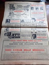 Cumhuriyet Gazetesi - 21 Mayıs 1955 - meclis tatile girerken yazan Nadir Nadi Başmakale - 350.000 küçük esnaf vergiden muaf tutuldu - Bir günde 47 kanun - mecliste balkan paktı etrafında görüşmeler - Almanya tarafsız tampon devlet olmayacak - VI. Bahar ve Çiçek Bayramı Dün açıldı - Hilton Oteli Dün işletmeye açıldı - Akif mecmuası neşriyat müdürü Cüneyt Arcayürek Tevkif edildi fotoğraf - İngiltere'de seçim hazırlığı - basketbolda takımına sahadan çeken Fenerbahçe umumi kaptanı Hayrullah Güvenir'e  6 ay hak mahrumiyeti cezası verildi - Fatin Rüştü Zorlu'nun beyanatı - Tenis kraliçesi Maureen Connolly fotoğraf - Üç misli mi oldu yazan Burhan Felek - Galatasaraylı basketçi Özer Salnur ameliyat oldu - İstanbul amatör birinci küme şampiyonu Karagümrük Adana'ya gitti - İstanbul Ankara Radyosu Programı - Hacı Ağa Opereti Ses Tiyatrosunda - Fluminense takımını bugün seyredeceğiz - dünya karikatürleri - 1954-1955 Yunus Nadi Mükafatı En Güzel Fikir Yazısı - M. Çakır Gazinosu Bayramda açılıyor