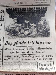Cumhuriyet Gazetesi - 8 Nisan 1945 - Japonya'nın cezası yazan Nadir Nadi Başmakale - Japon donanmasına bir darbe daha indirildi - 300 Uçankale de Tokyo'ya dün en büyük akını yaptı - Beş Günde 150 bin esir - Amerikan ordularının Batı cephesi'nde kullandıkları yeni bir silah fotoğraf - Yedinci Ordu Nurenberg önlerine vardı - Mareşal Petain'in Alman zaferini isteyen bir faşist olduğunu söylüyorlar - Sovyet orduları Viyana'ya girdi - Cemal Nadir Karikatür - Haftanın Şakaları Yazan Burhan Felek - 1945 yılında İstanbul'dan İsviçre'ye yazan Peride Celal Yazı Dizisi - Belki Bir Gün Yazan Vedat Tanca Yazı Dizisi - Türk Sovyet dostluğu yazan Ömer Rıza Doğrul - bugünkü Fenerbahçe Galatasaray maçı yazan Eşref Şefik - Macar kıtaları da çarpışıyorlar - Hikaye komşum Çeviren Hamdi Varoğlu - Milli Piyango Elli Bin Lira 171122 numaralı bilete çıktı - İsmail dümbüllü Beyoğlu İstanbul Gazinosunda - bakireler ayini kristal salonunda - Nevrol Cemal - Mualla Gökçay ve Hacer Buluş Maksim'de - radyo programı
