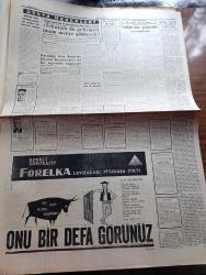 Cumhuriyet Gazetesi - 22 Ocak 1963 - Türkiye'deki Jüpiter Füzeleri sökülüp Polarisler verilecek - Balıkesir ve Bursa ovaları tamamen sular altında - atom silahlarını yasaklanması hususunda önemli bir engel aşıldı - Rusya mahallinde kontrolü kabul etti - Batı trakya'da Türk gazeteci Selahattin Galip Komotoni Hapse mahkum oldu - Orgeneral Kazım Orbay eşinden yardım ayrıldı fotoğraf - Milli Türk talebe Birliği Kongresi fotoğraf - çeşitli illerde 17 İstinaf mahkemesi kurulacak - Dün İsmet İnönü'nün kabul ettiği Alman Büyükelçisi Bugün Bonn'a gidiyor - büyükler ve küçükler yazan İlhan Selçuk - Yılan Elma Ve Kadın Yazan Perihan Zorlu Yazı Dizisi - Amerikan başkanı Kennedy Orta Amerika Devlet Başkanları İle bir toplantı yapacak - Victor Hugo'nun Sefiller romanını yazdığı Colonnes Oteli istimlak edildi - mutfak sofra yazan  Raufi Manyas - İstanbul Ankara Radyosu Programı - Galatasaray'ın yarınki rakibi Milan dün gece geldi fotoğraf - Milan'ın 5 As'ı oynamıyor -  Sakatlanan Can Bartu