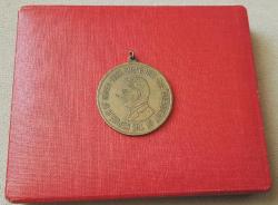 KORE CUMHURİYETİ CUMHURBAŞKANI PARK CHUNG HEE  - 1965. AMERİKA BİRLEŞİK DEVLETLERİ'NE YAPILAN DEVLET ZİYARETİNİN ANI MADALYASI C2437