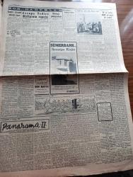 Cumhuriyet Gazetesi - 15 Mayıs 1952 - günlerden bir gün yazan Nadir Nadi Başmakale - Mareşal Montgomery'nin dünkü mühim demeci - Fransızlar Tunus beyini göz hapsine aldılar - Mısır'da bir parti lideri ile üç başmuharririn idamları istendi fotoğraf - demokratlar 14 Mayısın yıldönümünü kutladılar - İstanbul'da bulunan Yunan milli takımı dün bir antrenman yaptı fotoğraf - İngiliz tepki uçakları dikine uçuş yaparken fotoğraf - milli güreş takımımızın emektar hocası Nuri Boytor istifa etti - kanlı küpe filmi başrollerde Suzan Yakar Rutkay Halide Pişkin Celal Balkır Pangaltı İnci sinemasında - Panorama yazan Yakup Kadri Karaosmanoğlu Yazı Dizisi - 20. Asırla 2000 yıl öncesi bir arada yazan Süreyya Ağaoğlu - Modaspor kulübü'nün Kongresi - grekoromen güreş seçmeleri başladı - Mısır'da 2500 antika aşırılıp harice götürüldü - 1951 1952 Yunus Nadi mükafatı en güzel şiir - bodrum katı insanları şiiri yazan Ömer Faruk Güvenç - İsmet İnönü'nün dünkü konuşmaları - Ruslar Berlin'de yasağı kaldırdılar