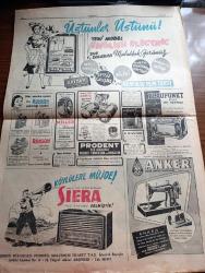 Cumhuriyet Gazetesi - 15 Mayıs 1952 - günlerden bir gün yazan Nadir Nadi Başmakale - Mareşal Montgomery'nin dünkü mühim demeci - Fransızlar Tunus beyini göz hapsine aldılar - Mısır'da bir parti lideri ile üç başmuharririn idamları istendi fotoğraf - demokratlar 14 Mayısın yıldönümünü kutladılar - İstanbul'da bulunan Yunan milli takımı dün bir antrenman yaptı fotoğraf - İngiliz tepki uçakları dikine uçuş yaparken fotoğraf - milli güreş takımımızın emektar hocası Nuri Boytor istifa etti - kanlı küpe filmi başrollerde Suzan Yakar Rutkay Halide Pişkin Celal Balkır Pangaltı İnci sinemasında - Panorama yazan Yakup Kadri Karaosmanoğlu Yazı Dizisi - 20. Asırla 2000 yıl öncesi bir arada yazan Süreyya Ağaoğlu - Modaspor kulübü'nün Kongresi - grekoromen güreş seçmeleri başladı - Mısır'da 2500 antika aşırılıp harice götürüldü - 1951 1952 Yunus Nadi mükafatı en güzel şiir - bodrum katı insanları şiiri yazan Ömer Faruk Güvenç - İsmet İnönü'nün dünkü konuşmaları - Ruslar Berlin'de yasağı kaldırdılar