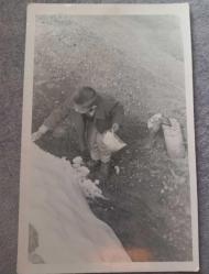 KAR TOPLAYAN ÇOCUK SİYAH BEYAZ FOTOĞRAF KONDİSYON YÜKSEK KOLEKSİYONLUK