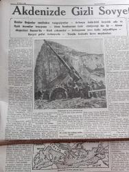 Cumhuriyet Pazar Gazetesi - 14 Ocak 1951 - ahvalimiz yazan Burhan Felek - Ali Ulvi renkli irtica karikatürü - ultra ses dalgaları sanayide yeni inkılaplar yaratıyor yazan Rıdvan Tezel - pahalılık artarken Yazan Mazhar Kunt - Stalin'e casusluk ettim yazan Norra Murray - Fransa askeri müzesinde yazan Haluk Yusuf Şehsuvaroğlu - Akdeniz'de gizli Sovyet Cebelitarığı - Cebelitarık'ta bir hava dafi bataryası - Saseno'nun mevkiini gösterir harita - ister inan ister inanma çizen Ripley - Santa Maria Maggiore Roma Noel'in 25 Aralık'ta ilk defa kutlandığı kilisedir - hem güzel hem neşeli bir artist Anne Vernon fotoğraf - haftanın portreleri Errol Flynn fotoğraf - haftanın portresi D. Fairbanks Junior fotoğraf - Jean Simon Ve Stewart Granger Evleniyorlar fotoğraf - boş vaktinizi hoş geçirmek için - zihin sporları - Üçüncü Selimin Gözdesi filmi çıktı - Tanrı şahidimdir filminin başrollerini Gülistan Deniz ve Münevver Coşkun oynamışlardır - And Film - evlenecek çağa geldiniz mi - saat bulmacası