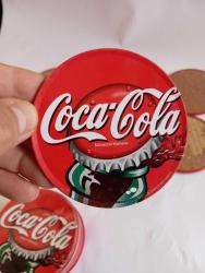 Coca cola metal bardak altı ve teneke kutusu