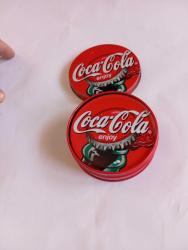 Coca cola metal bardak altı ve teneke kutusu