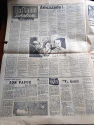 Cumhuriyet Pazar Gazetesi - 22 Mayıs 1955 -  Yedi dakika yazan Doğan Nadi - renkli karikatür - utanıyorum yazan Hamdi Varoğlu - küçük Kral çizen O. Soglow - haftanın ansiklopedisi atom Sanayii - haftanın şakaları yazan Burhan Felek - yaşadığımız şehrin geceleri Son vapur Yazan Cem Atabeyoğlu - Hikaye V işareti - dünyanın en güzel kadını Gina Lollobrigida top oynuyor fotoğraf - Tyrone Power her filmde kadın artiste %51 pay veriyor - Tyrone Power tabii halinde ve  Yabani Adam filminde fotoğraflar - Merih'e gidecek ilk kadın Mari Blanchard fotoğraf - Hollywood mektupları - Debbie Reynolds yeni evinde albümleri ile uğraşıyor fotoğraf - Son Perde filminde Hitler ( Albin Skoda ) SS kolbaşısı Fegelein ( Julius Konak ) a emir veriyor fotoğraf - ev kadın moda sayfası - zenci peygamber - Franco'nun yerine bir kral geçecek - yaşanmış hakiki bir hayat hikayesi çeviren Betül Ergin - Aşk makinesi - yaşadığımız şehir köpekçi Kamil baba röportajı yapan Reşad Enis - dünya takvimi nedir - Muhteris Fil