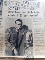 Cumhuriyet Pazar Gazetesi - 22 Mayıs 1955 -  Yedi dakika yazan Doğan Nadi - renkli karikatür - utanıyorum yazan Hamdi Varoğlu - küçük Kral çizen O. Soglow - haftanın ansiklopedisi atom Sanayii - haftanın şakaları yazan Burhan Felek - yaşadığımız şehrin geceleri Son vapur Yazan Cem Atabeyoğlu - Hikaye V işareti - dünyanın en güzel kadını Gina Lollobrigida top oynuyor fotoğraf - Tyrone Power her filmde kadın artiste %51 pay veriyor - Tyrone Power tabii halinde ve  Yabani Adam filminde fotoğraflar - Merih'e gidecek ilk kadın Mari Blanchard fotoğraf - Hollywood mektupları - Debbie Reynolds yeni evinde albümleri ile uğraşıyor fotoğraf - Son Perde filminde Hitler ( Albin Skoda ) SS kolbaşısı Fegelein ( Julius Konak ) a emir veriyor fotoğraf - ev kadın moda sayfası - zenci peygamber - Franco'nun yerine bir kral geçecek - yaşanmış hakiki bir hayat hikayesi çeviren Betül Ergin - Aşk makinesi - yaşadığımız şehir köpekçi Kamil baba röportajı yapan Reşad Enis - dünya takvimi nedir - Muhteris Fil