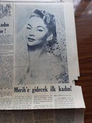 Cumhuriyet Pazar Gazetesi - 22 Mayıs 1955 -  Yedi dakika yazan Doğan Nadi - renkli karikatür - utanıyorum yazan Hamdi Varoğlu - küçük Kral çizen O. Soglow - haftanın ansiklopedisi atom Sanayii - haftanın şakaları yazan Burhan Felek - yaşadığımız şehrin geceleri Son vapur Yazan Cem Atabeyoğlu - Hikaye V işareti - dünyanın en güzel kadını Gina Lollobrigida top oynuyor fotoğraf - Tyrone Power her filmde kadın artiste %51 pay veriyor - Tyrone Power tabii halinde ve  Yabani Adam filminde fotoğraflar - Merih'e gidecek ilk kadın Mari Blanchard fotoğraf - Hollywood mektupları - Debbie Reynolds yeni evinde albümleri ile uğraşıyor fotoğraf - Son Perde filminde Hitler ( Albin Skoda ) SS kolbaşısı Fegelein ( Julius Konak ) a emir veriyor fotoğraf - ev kadın moda sayfası - zenci peygamber - Franco'nun yerine bir kral geçecek - yaşanmış hakiki bir hayat hikayesi çeviren Betül Ergin - Aşk makinesi - yaşadığımız şehir köpekçi Kamil baba röportajı yapan Reşad Enis - dünya takvimi nedir - Muhteris Fil