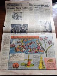 Cumhuriyet Pazar Gazetesi - 22 Mayıs 1955 -  Yedi dakika yazan Doğan Nadi - renkli karikatür - utanıyorum yazan Hamdi Varoğlu - küçük Kral çizen O. Soglow - haftanın ansiklopedisi atom Sanayii - haftanın şakaları yazan Burhan Felek - yaşadığımız şehrin geceleri Son vapur Yazan Cem Atabeyoğlu - Hikaye V işareti - dünyanın en güzel kadını Gina Lollobrigida top oynuyor fotoğraf - Tyrone Power her filmde kadın artiste %51 pay veriyor - Tyrone Power tabii halinde ve  Yabani Adam filminde fotoğraflar - Merih'e gidecek ilk kadın Mari Blanchard fotoğraf - Hollywood mektupları - Debbie Reynolds yeni evinde albümleri ile uğraşıyor fotoğraf - Son Perde filminde Hitler ( Albin Skoda ) SS kolbaşısı Fegelein ( Julius Konak ) a emir veriyor fotoğraf - ev kadın moda sayfası - zenci peygamber - Franco'nun yerine bir kral geçecek - yaşanmış hakiki bir hayat hikayesi çeviren Betül Ergin - Aşk makinesi - yaşadığımız şehir köpekçi Kamil baba röportajı yapan Reşad Enis - dünya takvimi nedir - Muhteris Fil