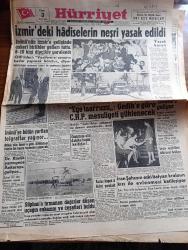 Hürriyet Gazetesi - 3 Mayıs 1959 - İzmir'deki hadiselerin neşri yasak edildi - İsmet İnönü'nün İzmir'e gelişinde askeri birlikler yolları tuttu 8 10 kişi dipçikle yaralandı - CHP lideri İsmet İnönü vazifemizi sonuna kadar yapmak borçtur dedi - Ege taarruzu dahiliye vekili Namık Gedik'e göre CHP mesuliyeti yüklenecek - İsmet İnönü'ye bütün yurttan telgraflar yağıyor - Kasım Gülek Dün İzmir'e gitti Osman Bölükbaşı bugün bir basın toplantısı yapacak - Kıbrıslı Türk lider Doktor Fazıl Küçük yarın gece Ankara'ya geliyor - sanat mektepleri mezunları cemiyeti defilesi fotoğraf - Hulusi Yeşilbaş Vatan cephesinden tekrar CHP'ye Döndü - Roma tatili prenses Margaret'e yeni bir sevgili getirdi fotoğraf - Hula Hoop zayıflatır mı hazırlayan Profesör Doktor Nuri Ergene - kalbimin aradığı erkek yazan Oya Baydar - Prenses Süreyya Nihayet aradığı saadeti bulmuş gibi fotoğraf - Fenerbahçe Beşiktaş bugün Ankara'da karşılaşıyorlar - Fotoğraf - Floyd Patterson Brian London'u nakavtla yendi - Vefa  galip
