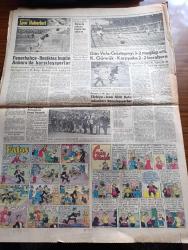 Hürriyet Gazetesi - 3 Mayıs 1959 - İzmir'deki hadiselerin neşri yasak edildi - İsmet İnönü'nün İzmir'e gelişinde askeri birlikler yolları tuttu 8 10 kişi dipçikle yaralandı - CHP lideri İsmet İnönü vazifemizi sonuna kadar yapmak borçtur dedi - Ege taarruzu dahiliye vekili Namık Gedik'e göre CHP mesuliyeti yüklenecek - İsmet İnönü'ye bütün yurttan telgraflar yağıyor - Kasım Gülek Dün İzmir'e gitti Osman Bölükbaşı bugün bir basın toplantısı yapacak - Kıbrıslı Türk lider Doktor Fazıl Küçük yarın gece Ankara'ya geliyor - sanat mektepleri mezunları cemiyeti defilesi fotoğraf - Hulusi Yeşilbaş Vatan cephesinden tekrar CHP'ye Döndü - Roma tatili prenses Margaret'e yeni bir sevgili getirdi fotoğraf - Hula Hoop zayıflatır mı hazırlayan Profesör Doktor Nuri Ergene - kalbimin aradığı erkek yazan Oya Baydar - Prenses Süreyya Nihayet aradığı saadeti bulmuş gibi fotoğraf - Fenerbahçe Beşiktaş bugün Ankara'da karşılaşıyorlar - Fotoğraf - Floyd Patterson Brian London'u nakavtla yendi - Vefa  galip