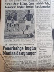 Hürriyet Gazetesi - 11 Mart 1958 - şiddetli lodos birçok yerleri altüst etti fotoğraf - deniz karaya çıktı fotoğraf - İzmit halkı lodostan sahile vuracak cesetleri bekledi - Dün İzmit körfezi'ndeki fırtına Üsküdar vapurunun batmasına sebep olan fırtınadan daha sertti - moda vapuru yolcuları Can yeleklerini giydiler - moda vapurunu dalgalar arasından tereyağından kıl gibi çeken 25 yıllık Necmi Kaptan vazifem budur diyor fotoğraf - arar gemisi dün Radyo ile arandı - Dil iskelesi istasyonunda bir makinistin ustalığı yeni tren faciasını önledi - Kıbrıs meselesinin sürüncemede bırakılmasından Türkiye şikayetçi - Rapacki planının tehlikeleri Yazan Georges Blun - Pekin'den mektup yazan Pearl S. Buck Yazı Dizisi - İstanbul'da sinema ve tiyatro programı - yeni tiyatroda gönül kaçanı kovalar oyunu - Kader filmi başrolde Belgin Doruk Akın sinemasında - Üsküdar vapurunun batışı ile alakalı mühim sorular - Ordu takımımız lüksemburg'da - Metin Oktay Ordu takımı idmanında fotoğraf -Adalet Vefa maçı