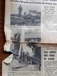 Hürriyet Gazetesi - 11 Mart 1958 - şiddetli lodos birçok yerleri altüst etti fotoğraf - deniz karaya çıktı fotoğraf - İzmit halkı lodostan sahile vuracak cesetleri bekledi - Dün İzmit körfezi'ndeki fırtına Üsküdar vapurunun batmasına sebep olan fırtınadan daha sertti - moda vapuru yolcuları Can yeleklerini giydiler - moda vapurunu dalgalar arasından tereyağından kıl gibi çeken 25 yıllık Necmi Kaptan vazifem budur diyor fotoğraf - arar gemisi dün Radyo ile arandı - Dil iskelesi istasyonunda bir makinistin ustalığı yeni tren faciasını önledi - Kıbrıs meselesinin sürüncemede bırakılmasından Türkiye şikayetçi - Rapacki planının tehlikeleri Yazan Georges Blun - Pekin'den mektup yazan Pearl S. Buck Yazı Dizisi - İstanbul'da sinema ve tiyatro programı - yeni tiyatroda gönül kaçanı kovalar oyunu - Kader filmi başrolde Belgin Doruk Akın sinemasında - Üsküdar vapurunun batışı ile alakalı mühim sorular - Ordu takımımız lüksemburg'da - Metin Oktay Ordu takımı idmanında fotoğraf -Adalet Vefa maçı