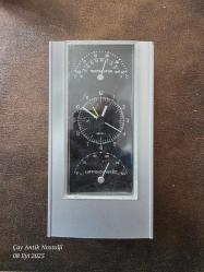 AVRUPA TERMOMETRE VE NEMÖLÇERLİ DUVAR VEYA MASA SAATİ PLASTİK KASA 17X9 CM