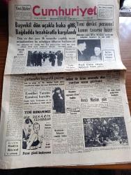 Cumhuriyet Gazetesi - 7 Ocak 1955 - nazik bir konu yazan Nadir Nadi Başmakale - Başvekil Adnan Menderes Dün uçakla Irak'a gitti Bağdat'ta tezahüratla karşılandı fotoğraf - yeni devlet personel kanun tasarısı hazır - Kızıl Çin'in elinde bulunan Türk erleri - yanlış bir haber Yunanistan'dan gelen ırkdaşlarımız geri çevrilmiyorlar - İsmet İnönü ile Nihat erim arasında dün yapılan uzun görüşme - 12 Ada kara sularının hududu - Ortaköy sahilinde ortodoksların haçı denize atma töreni fotoğraf - İkinci Maslak yolu - komünizm propagandası yapan bir işçi yakalandı - Papagos'a teşekkür yazan Ömer Sami Coşar - babaların derdi yazan Burhan Felek - 1955 İzmir fuarına iştirak için müracaatlar başladı - Ordu takımı Dün Fenerbahçe ile 1 1 berabere kaldı - Partizan Almanya'da yenildi - Vedii ne için Beşiktaş idmanlarına gelmiyor - Zoraki Diplomat yazan Yakup Kadri Karaosmanoğlu Yazı Dizisi - sahte kahraman lawrence derleyen Samih Sami - kiralar serbest olursa oyunu Maksim tiyatrosunda -Gina Lollobrigida