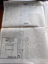 Cumhuriyet Gazetesi - 7 Ocak 1955 - nazik bir konu yazan Nadir Nadi Başmakale - Başvekil Adnan Menderes Dün uçakla Irak'a gitti Bağdat'ta tezahüratla karşılandı fotoğraf - yeni devlet personel kanun tasarısı hazır - Kızıl Çin'in elinde bulunan Türk erleri - yanlış bir haber Yunanistan'dan gelen ırkdaşlarımız geri çevrilmiyorlar - İsmet İnönü ile Nihat erim arasında dün yapılan uzun görüşme - 12 Ada kara sularının hududu - Ortaköy sahilinde ortodoksların haçı denize atma töreni fotoğraf - İkinci Maslak yolu - komünizm propagandası yapan bir işçi yakalandı - Papagos'a teşekkür yazan Ömer Sami Coşar - babaların derdi yazan Burhan Felek - 1955 İzmir fuarına iştirak için müracaatlar başladı - Ordu takımı Dün Fenerbahçe ile 1 1 berabere kaldı - Partizan Almanya'da yenildi - Vedii ne için Beşiktaş idmanlarına gelmiyor - Zoraki Diplomat yazan Yakup Kadri Karaosmanoğlu Yazı Dizisi - sahte kahraman lawrence derleyen Samih Sami - kiralar serbest olursa oyunu Maksim tiyatrosunda -Gina Lollobrigida