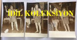 GELENEKSEL TÜRK TİYATROSUNUN SON TEMSİLCİSİ İSMAİL HAKKI DÜMBÜLLÜ'NÜN ORİJİNAL 3'LÜ FOTOĞRAF SETİ - 18 x 12 cm EBADINDA  - (AÇIKLAMAYI OKUYUNUZ) İSMAİL HAKKI DÜMBÜLLÜ KIZI SERPİL'LE BİRLİKTE  SAHNEDE GÖSTERİ YAPARKKEN ÇEKİLMİŞ 3 FARKLI KARE