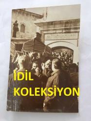 GELENEKSEL TÜRK TİYATROSUNUN SON TEMSİLCİSİ İSMAİL HAKKI DÜMBÜLLÜ'NÜN ORİJİNAL 3'LÜ FOTOĞRAF SETİ - 18 x 12 cm EBADINDA  - (AÇIKLAMAYI OKUYUNUZ) İSMAİL HAKKI DÜMBÜLLÜ'NUN ŞİŞLİDEKİ CENAZE TÖRENİNDEN 3 FARKLI KARE