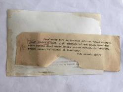 GELENEKSEL TÜRK TİYATROSUNUN SON TEMSİLCİSİ İSMAİL HAKKI DÜMBÜLLÜ'NÜN ORİJİNAL 3'LÜ FOTOĞRAF SETİ - 18 x 12 cm EBADINDA  - (AÇIKLAMAYI OKUYUNUZ) İSMAİL HAKKI DÜMBÜLLÜ'NUN ŞİŞLİDEKİ CENAZE TÖRENİNDEN 3 FARKLI KARE