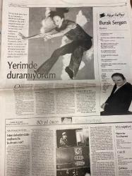 CUMHURİYET PAZAR GAZETESİ DOĞUM GÜNÜ HEDİYESİ - 1 AĞUSTOS 2004 -Türkan Saylan-Hakan Çelik-Aşkın Arsunan-Nilüfer Zengin-Murat Beşer-Ali Deniz Uslu-Berat Günçalkan-İpek Yezdani-Hıdır Durmaz-İpek Özbey-Burak Sergen-Nurten Ay-Kenan Işık-Cüneyt Arcayürek-Hüseyin Yıldız-Aylin Tunç-Ezade Etem-Murat Çıtak-Baki Koşar-Tuğba Hatun-Ayşel Gürel-Laz Taylor-Kont Adnan-Ruslana-Atilla Özdemiroğlu-Semih Gemalmaz  Zaman benim emrimde-Eyvah bana bakıyorlar-Bilgi sır olunca-Şimdi de Laz Taylor-Göz göze gelememek-Bir de Tarkan’la salsa yapsak-Tanrım lütfen aklım boş olmasın-Nerede biri dövülse ben incinirim-Yerimde duramıyorum-Hukukun grameri de önemli-Caz erdemdir-Üçüncü kuşağın romanı-Hayvanlar hızlı yemek-Tarkuşu’nun kısa tarihi-Huzurlarınızda Laz Taylor Kont Adnan ve çarpık bacak Ruslana-Öğretmenlikten şarkıcılığa